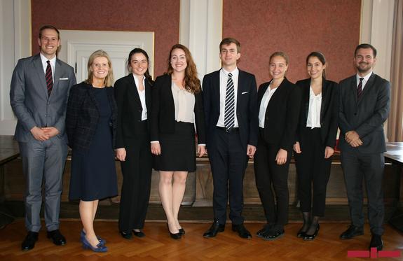V.l.n.r.: Ruben Rehr, Prof. Dr. Birgit Weitemeyer, Julia Kühn, Rebecca Schlottmann, Benedikt Folttmann, Franziska Adelmann, Helena Spek, Jan Krekeler
