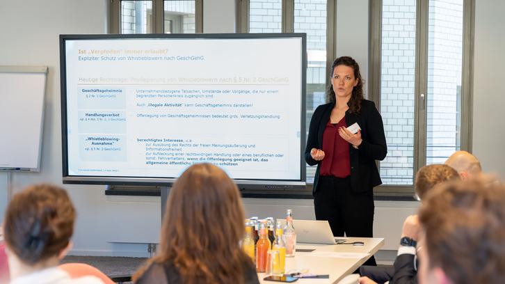 Kronzeugin oder Nestbeschmutzer? Ein Abend voller Einsichten und Gegensätze bei Eversheds