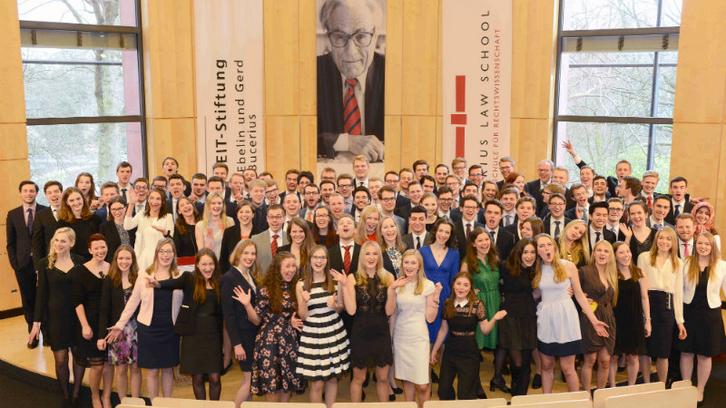 Verleihung des Bachelor of Laws Verleihung des Bachelor of Laws