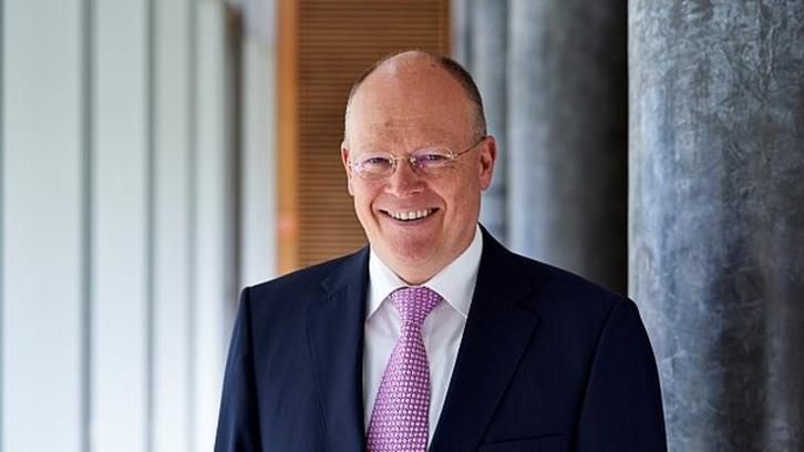 Executive Faculty Member Wolfgang Weiss neuer COO von Allen & Overy