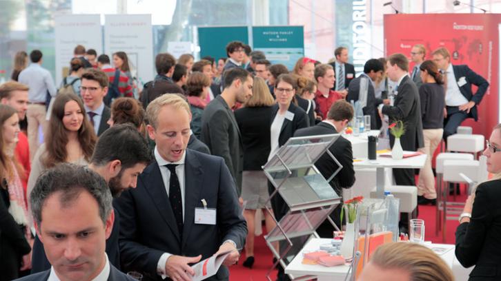 11. Absolventenmesse auf dem Hochschulcampus