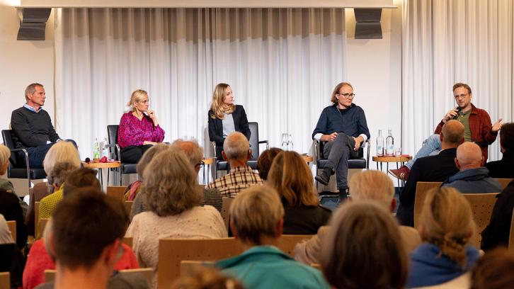 Pressefreiheit unter Beschuss? Bedrohungen für den investigativen Journalismus Pressefreiheit unter Beschuss? Bedrohungen für den investigativen Journalismus