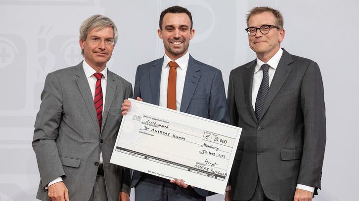 Dr. Andreas Humm erhält Promotionspreis 2022 Dr. Andreas Humm erhält Promotionspreis 2022