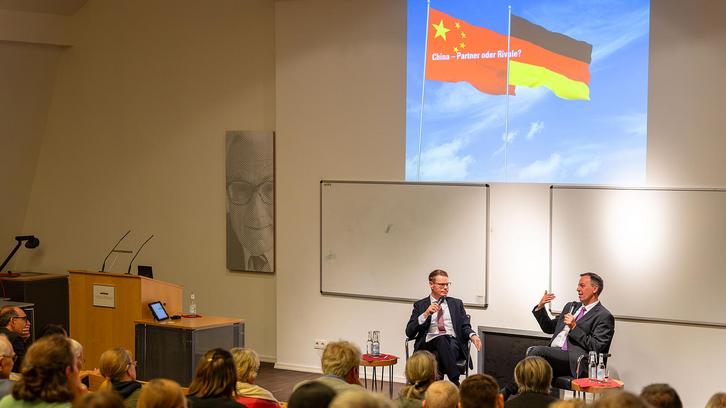Deutschland und China: Partnerschaft und Rivalität im 21. Jahrhundert Deutschland und China: Partnerschaft und Rivalität im 21. Jahrhundert