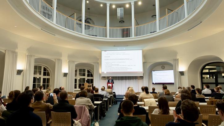 Arbeitsrechtliches Praktikerseminar mit Dr. Fabian Pulz (Bundesarbeitsgericht)