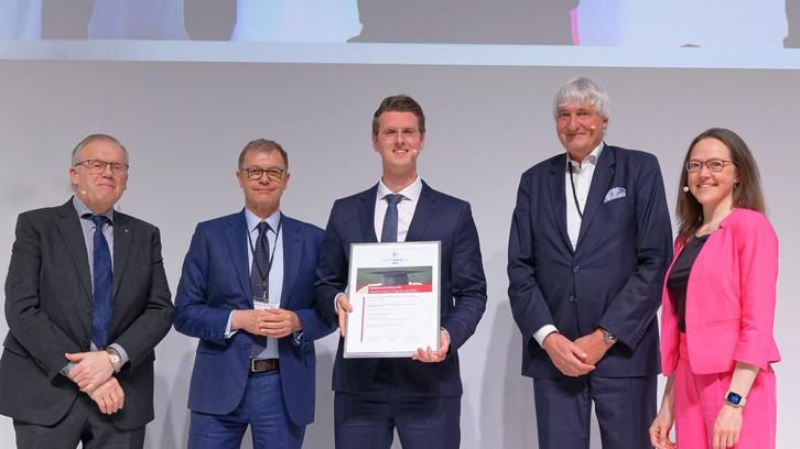 AGIS-Wissenschaftspreis 2025 geht an Dr. Stephan Zündorf 