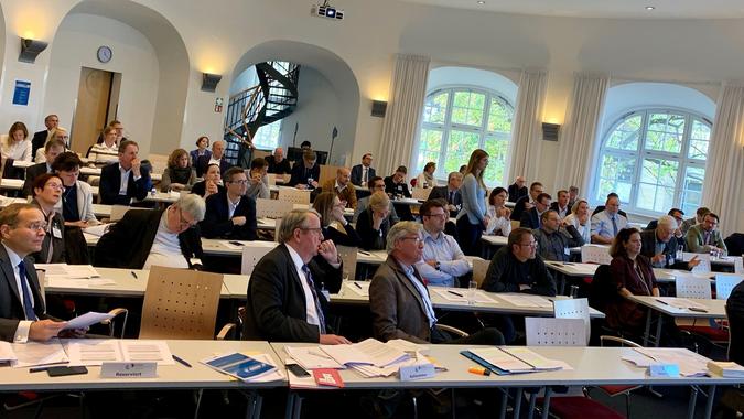 Arbeitsrechtsfragen bei Crowdworking und Plattformarbeit Arbeitsrechtsfragen bei Crowdworking und Plattformarbeit