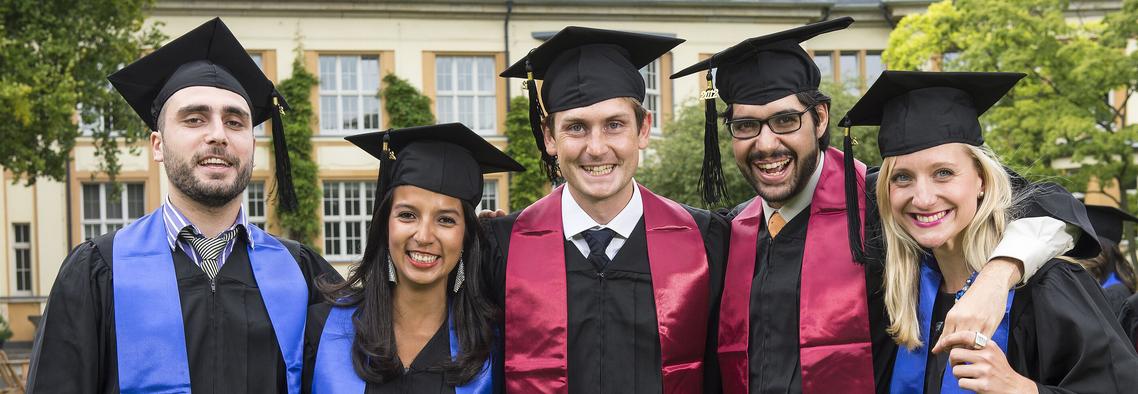 Bucerius Business Excellence Scholarship: MLB students during graduation