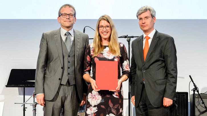 Dr. Anika Klafki erhält Promotionspreis 2017 Dr. Anika Klafki erhält Promotionspreis 2017