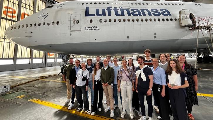 Schwerpunkt Arbeitsrecht besucht DFS und Lufthansa in Frankfurt Schwerpunkt Arbeitsrecht besucht DFS und Lufthansa in Frankfurt