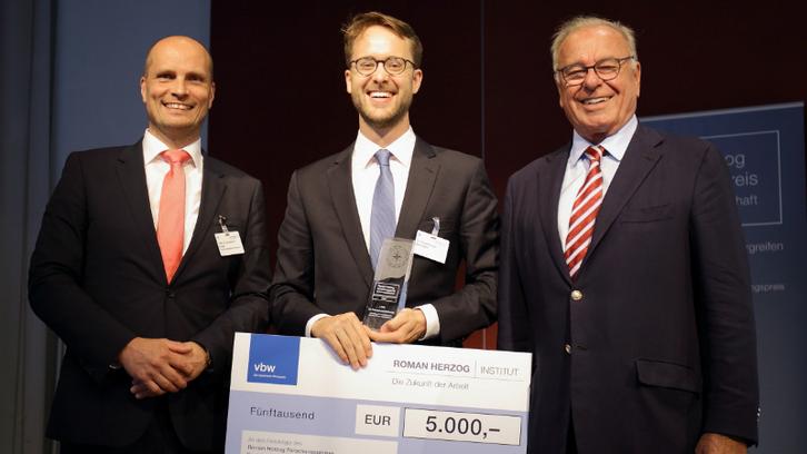 Dissertation von Bucerius-Alumnus mit Forschungspreis ausgezeichnet