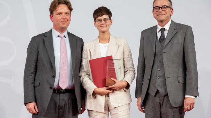 Dr. Sophia Schamberg erhält Promotionspreis 2023 Dr. Sophia Schamberg erhält Promotionspreis 2023