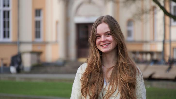 Das ist: Nina – Praktikantin bei McDermott